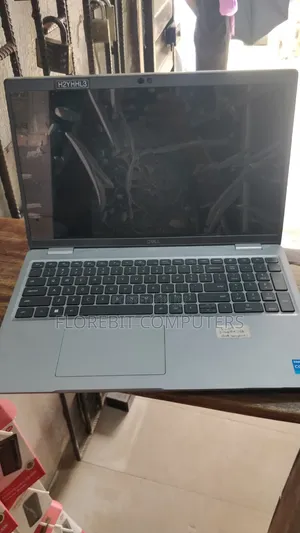 Laptop Dell Precision 3561 16GB Intel Core i5 SSD 512GB