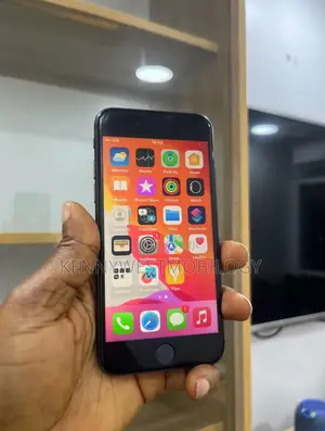 Apple iPhone SE (2020) 64 GB Black