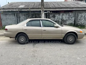 Toyota Camry Automatic 1999 Gold