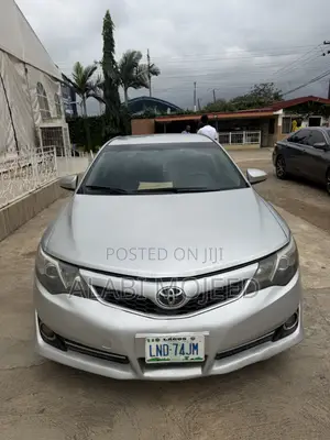 Toyota Camry SE 4dr Sedan (2.5L 4cyl 6A) 2014 Silver