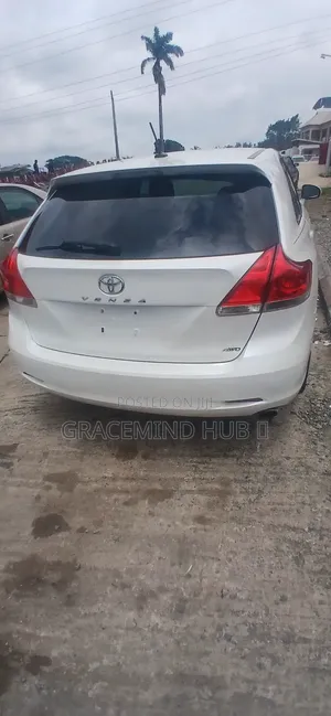 Toyota Venza 2010 White