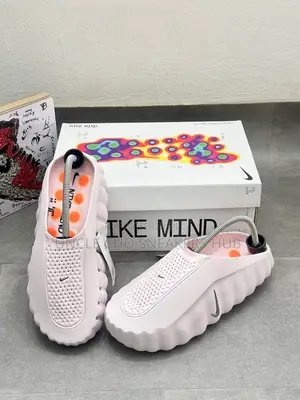 Nike Mind 001
