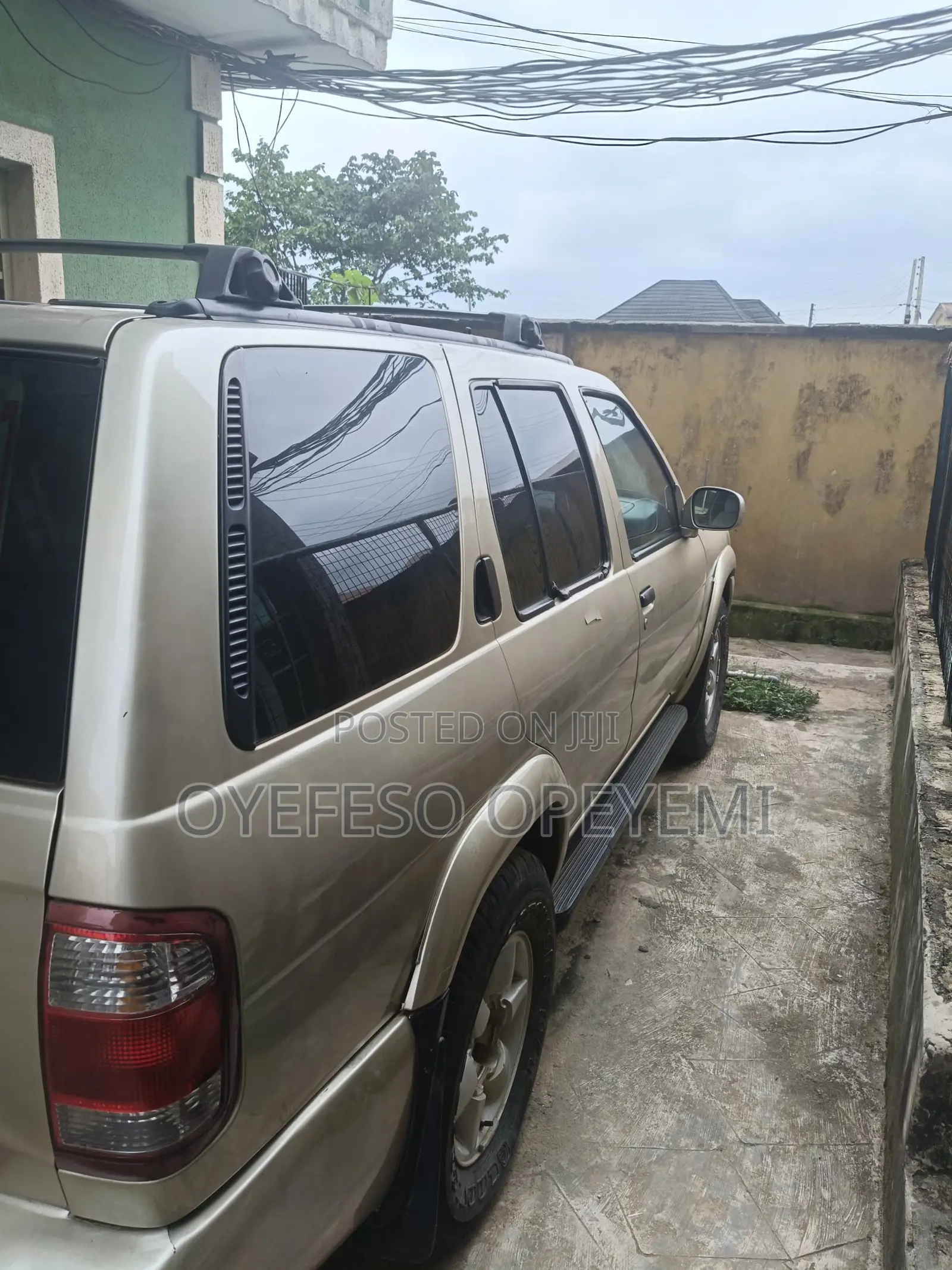 Nissan Pathfinder 2004 Gold