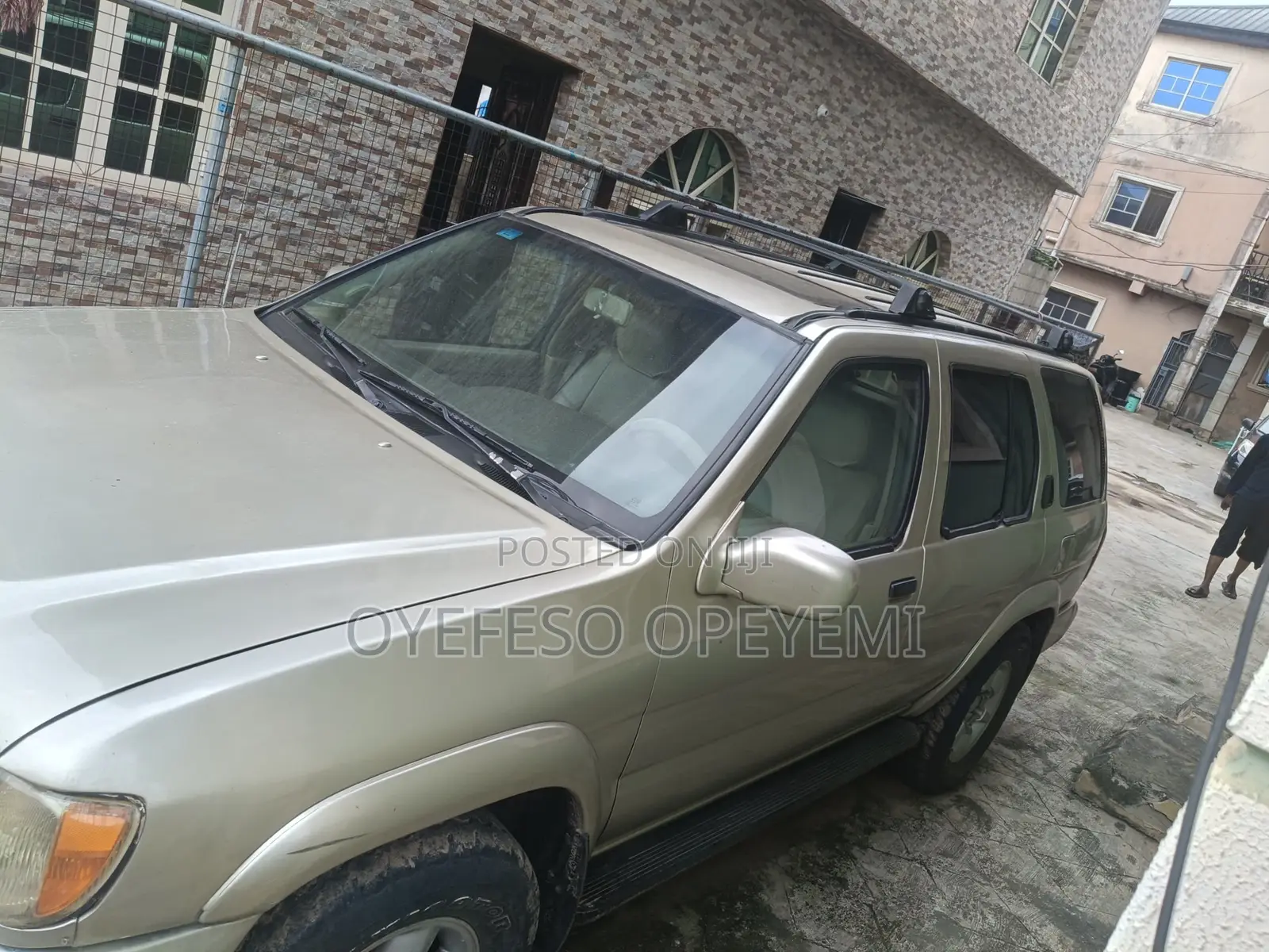 Nissan Pathfinder 2004 Gold