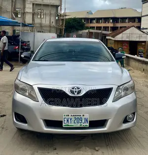 Toyota Camry 2011 Silver