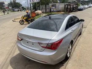 Hyundai Sonata Limited Sedan FWD (2.4L 4cyl 6A) 2013 Silver