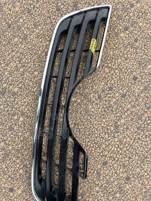Toyota Camry 2010–2011 Front Grille
