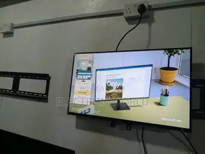 32" Samsung Smart Monitor M70B UHD