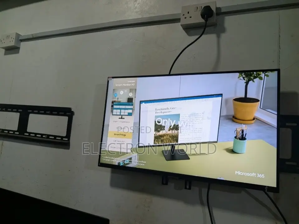 32" Samsung Smart Monitor M70B UHD