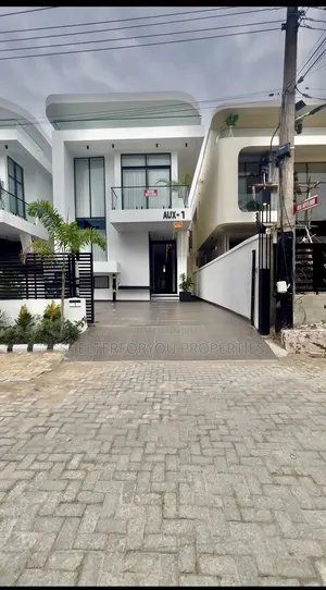 5bdrm Duplex in Lekki Expressway for sale