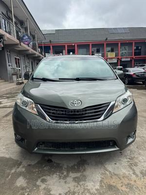 Toyota Sienna 2014 Green