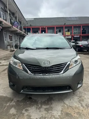 Toyota Sienna 2014 Green