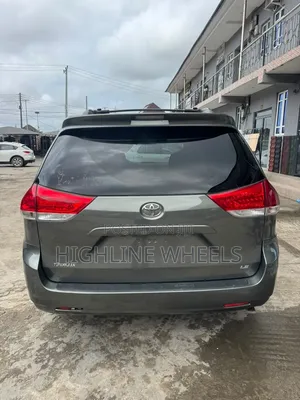 Toyota Sienna 2014 Green