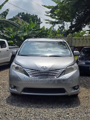 Toyota Sienna 2014 Silver