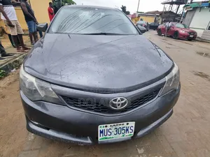 Toyota Camry SE 4dr Sedan (2.5L 4cyl 6A) 2013 Gray