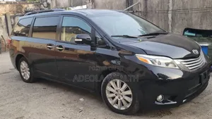 Toyota Sienna XLE Premium 7-Passenger 4dr Minivan AWD (3.5L 6cyl 6A)