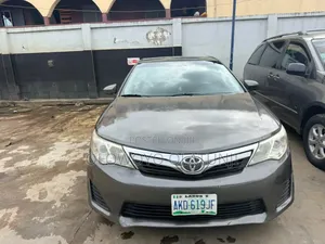 Toyota Camry LE 4dr Sedan (2.5L 4cyl 6A) 2012 Gray