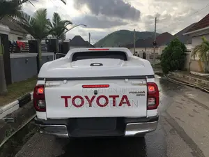 Toyota Hilux 2022 White