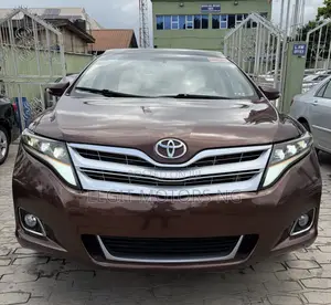 Toyota Venza XLE 2011 Brown