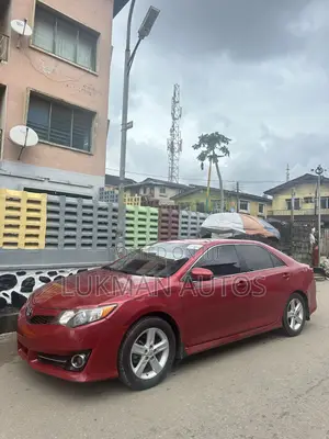 Toyota Camry SE 4dr Sedan (2.5L 4cyl 6A) 2014 Red