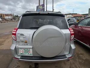 Toyota RAV4 2010 Silver