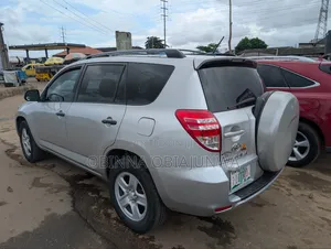 Toyota RAV4 2010 Silver