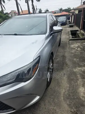 Toyota Camry SE w/Special Edition Pkg (2.5L 4cyl 6A) 2016 Silver