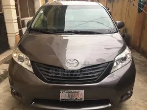 Toyota Sienna 2017 Gray