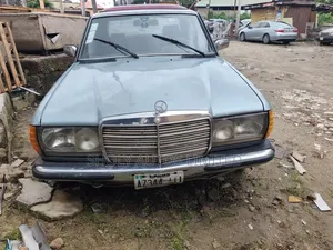 Mercedes-Benz 230E 1982 Gray