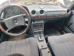 Mercedes-Benz 230E 1982 Gray