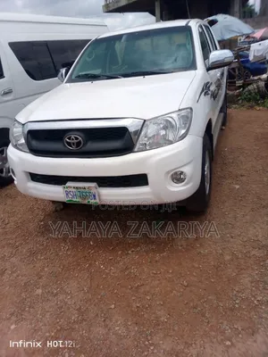 Toyota Hilux 2010 White