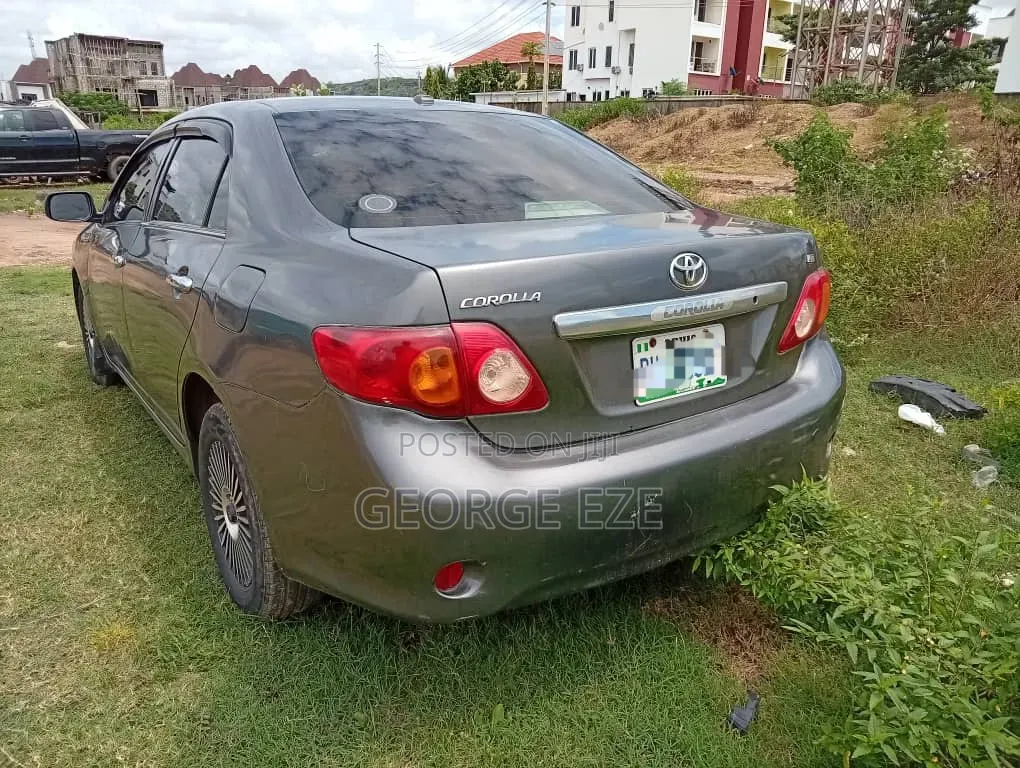 Toyota Corolla 2010 Gray