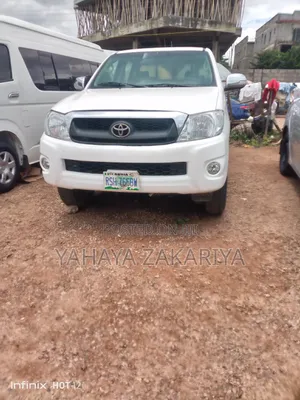 Toyota Hilux 2010 White