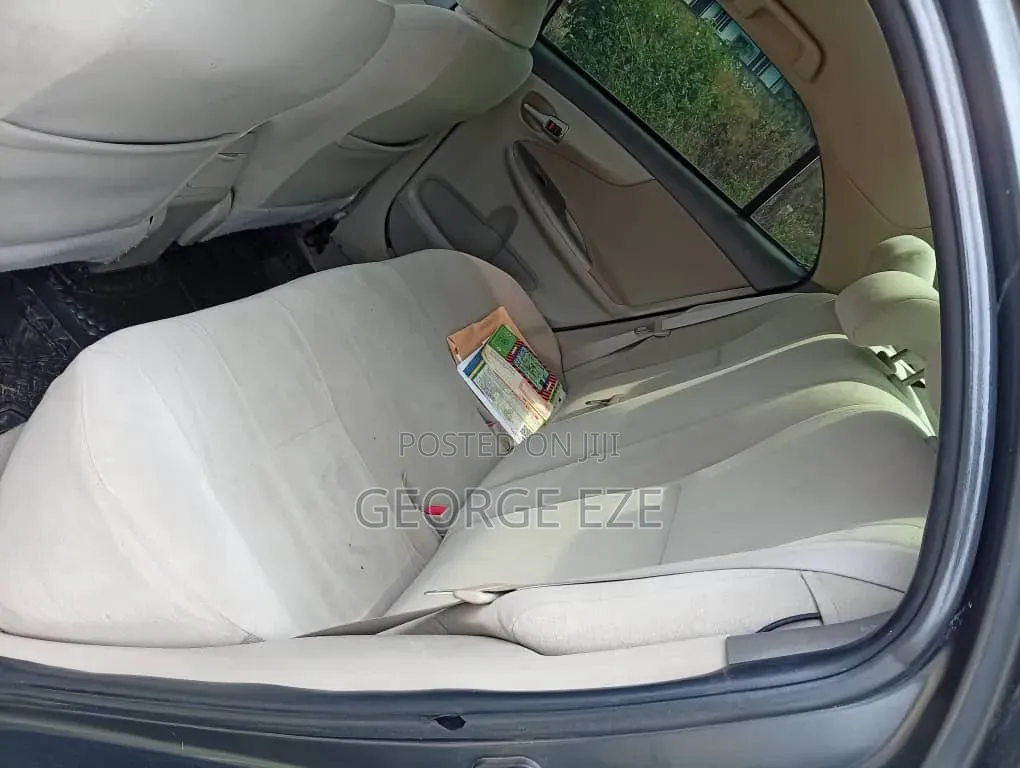 Toyota Corolla 2010 Gray