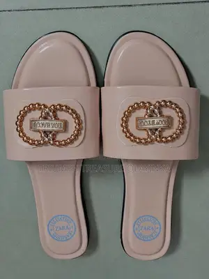Ladies Stylish Slippers – Size 41/42