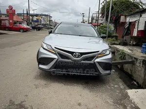 Toyota Camry 2019 Silver