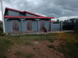 5bdrm Block of Flats in Ido for sale