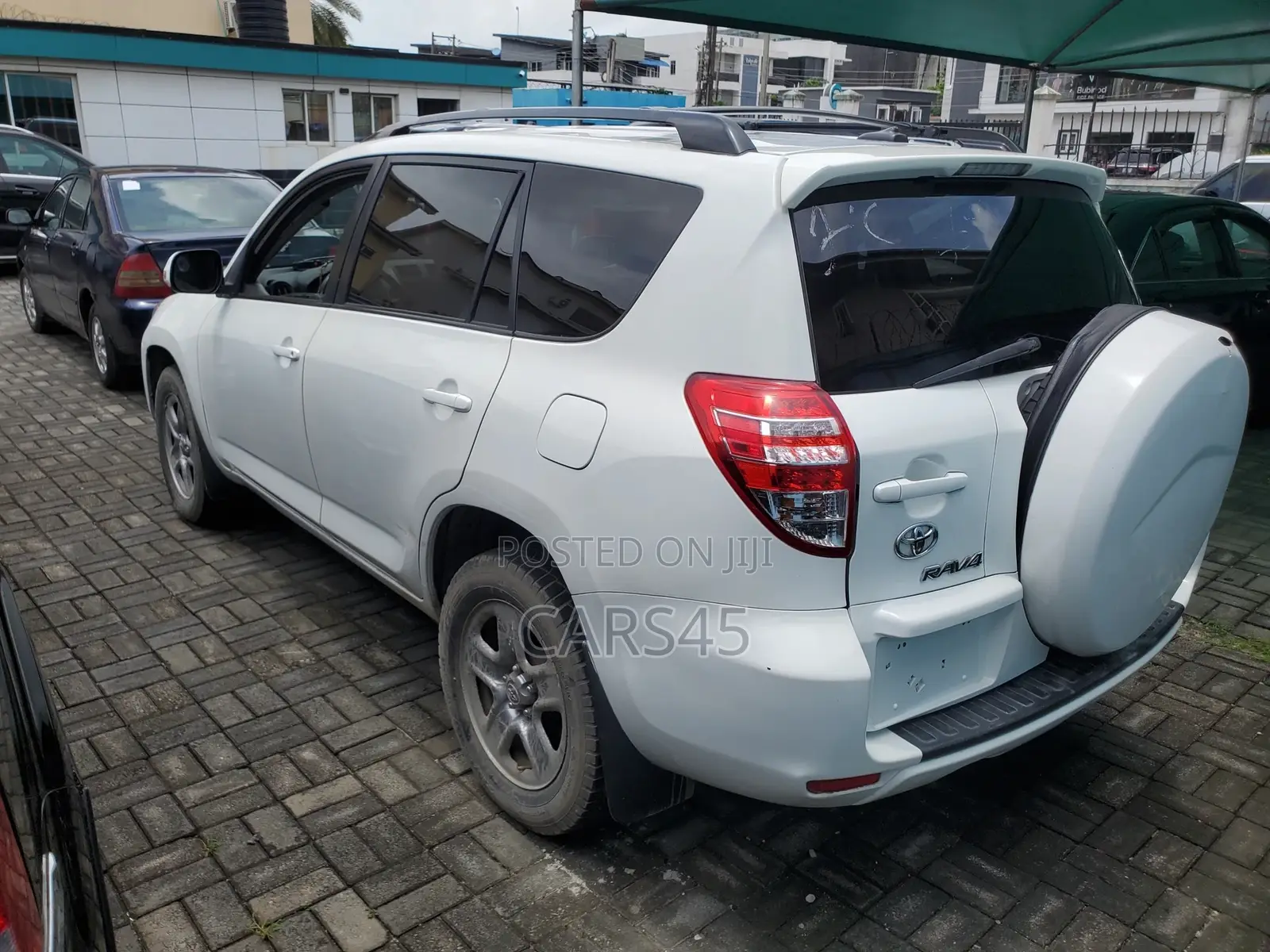 Toyota RAV4 2011 White