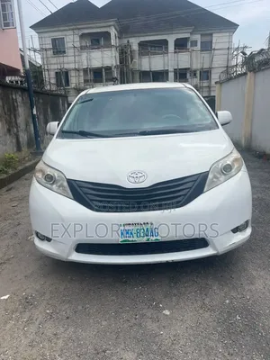 Toyota Sienna 2012 White