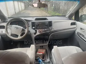 Toyota Sienna 2012 White