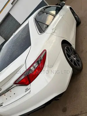 Toyota Camry XLE 4dr Sedan (2.5L 4cyl 6A) 2016 White