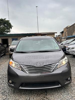 Toyota Sienna XLE AWD 7-Passenger 2013 Gray