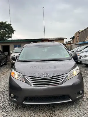 Toyota Sienna XLE AWD 7-Passenger 2013 Gray