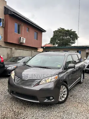 Toyota Sienna XLE AWD 7-Passenger 2013 Gray