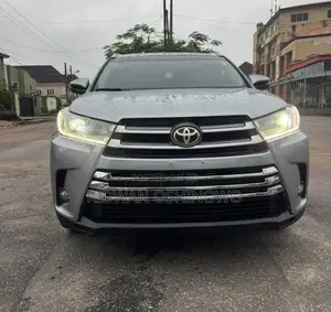 Toyota Highlander XLE 4dr SUV (3.5L 6cyl 6A) 2015 Silver