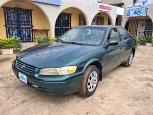 Toyota Camry LE 4dr Sedan (2.2L 4cyl 4A) 2000 Green