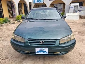 Toyota Camry LE 4dr Sedan (2.2L 4cyl 4A) 2000 Green