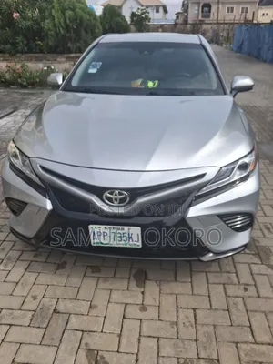 Toyota Camry SE (2.5L 4cyl 8A) 2019 Silver