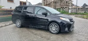 Toyota Sienna XLE 8 Passenger FWD 2020 Black