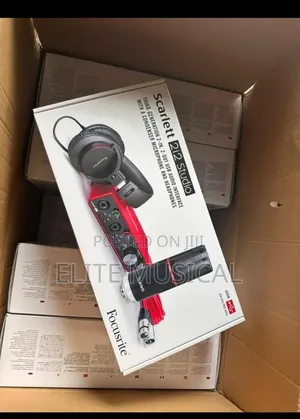 Focusrite Scarlett 2i2 Studio Bundle ( 3rd Gen ) USB Audio Interface